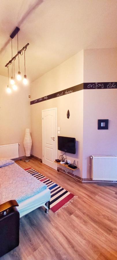 Marge's Cosy Old Town Nest *